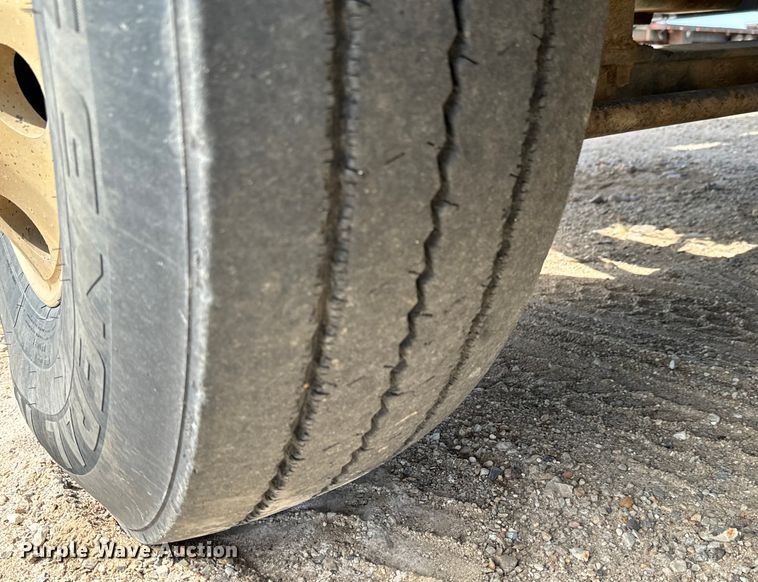 image for item NL9844 2005 Freightliner  Century Class S/T dump truck