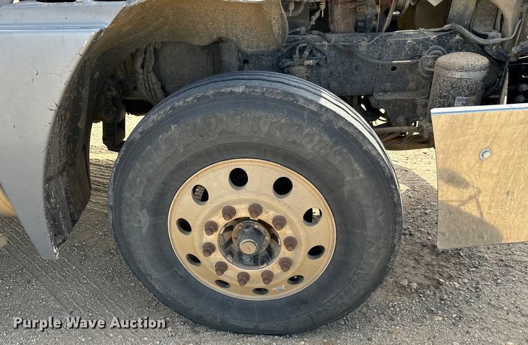 image for item NL9844 2005 Freightliner  Century Class S/T dump truck