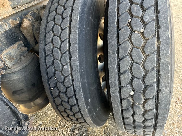 image for item NL9844 2005 Freightliner  Century Class S/T dump truck