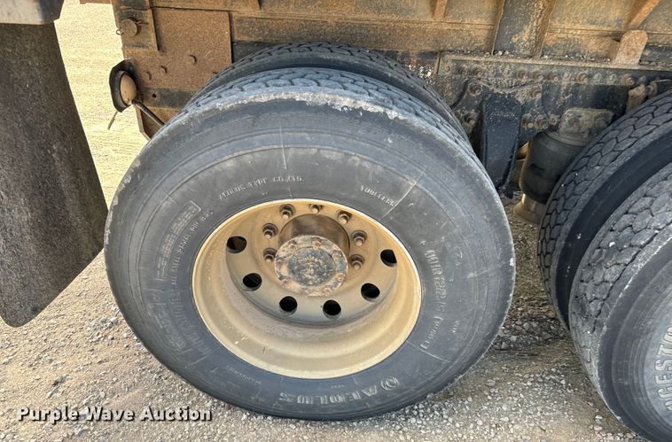 image for item NL9844 2005 Freightliner  Century Class S/T dump truck