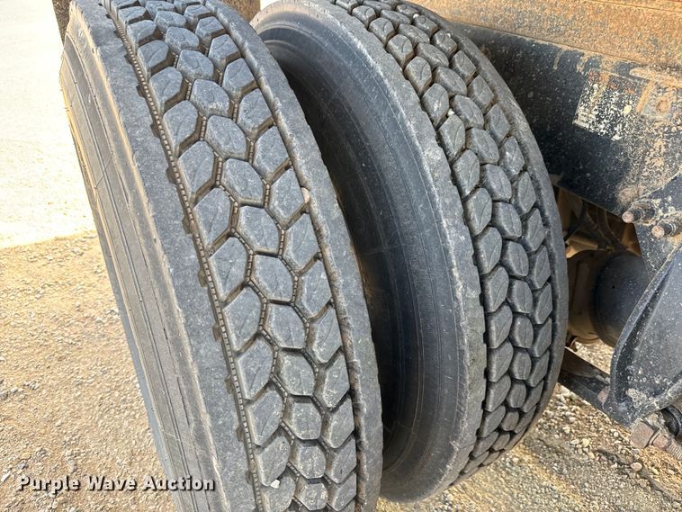 image for item NL9844 2005 Freightliner  Century Class S/T dump truck