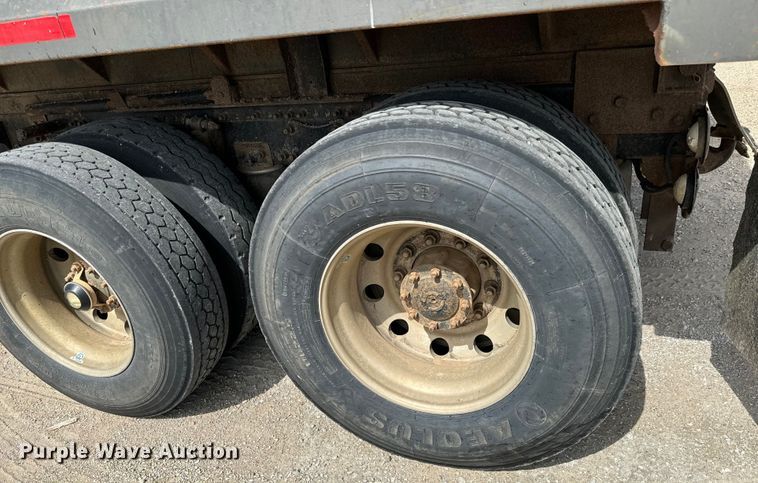 image for item NL9844 2005 Freightliner  Century Class S/T dump truck