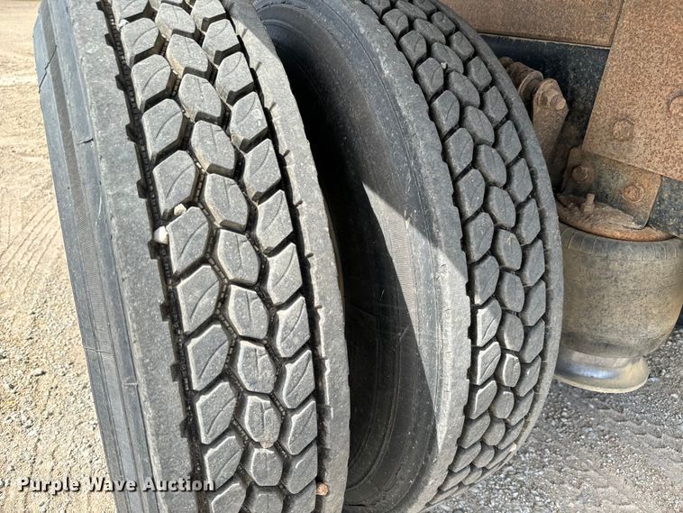 image for item NL9844 2005 Freightliner  Century Class S/T dump truck