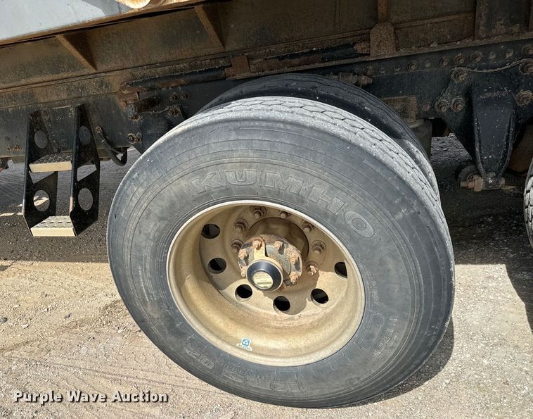 image for item NL9844 2005 Freightliner  Century Class S/T dump truck