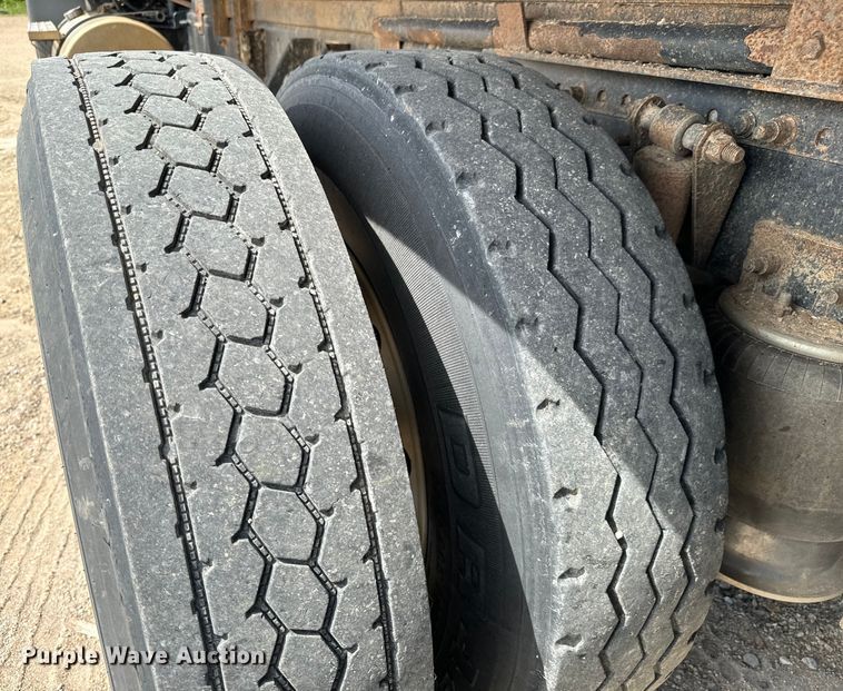 image for item NL9844 2005 Freightliner  Century Class S/T dump truck