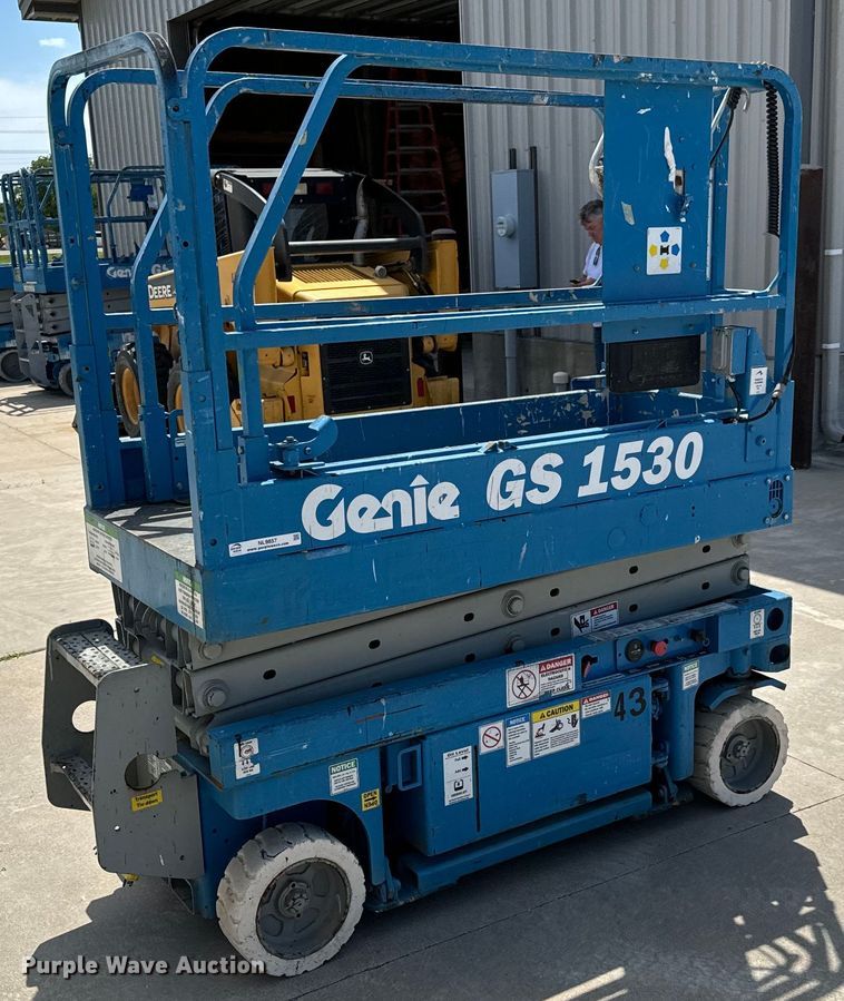 image for item NL9857 2002 Genie GS 1530 scissor lift