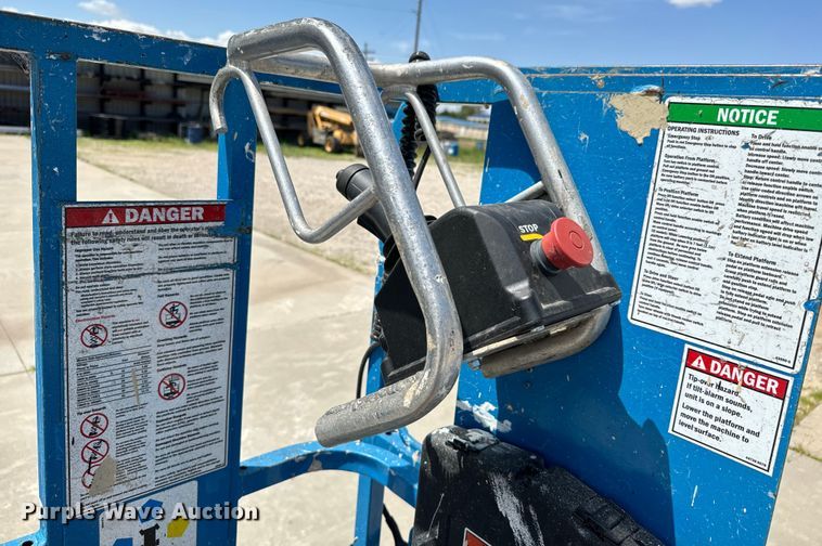 image for item NL9857 2002 Genie GS 1530 scissor lift