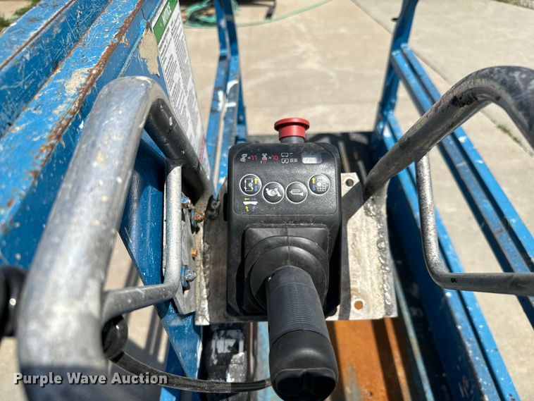 image for item NL9857 2002 Genie GS 1530 scissor lift