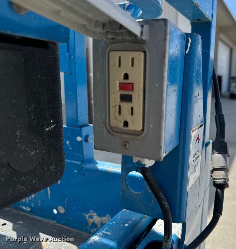 image for item NL9857 2002 Genie GS 1530 scissor lift