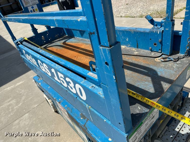 image for item NL9857 2002 Genie GS 1530 scissor lift