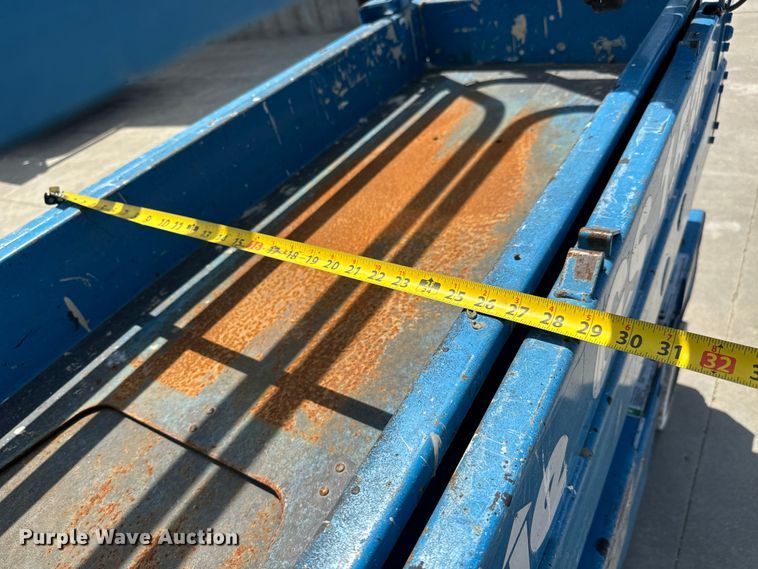 image for item NL9857 2002 Genie GS 1530 scissor lift