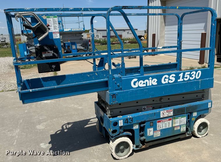 image for item NL9857 2002 Genie GS 1530 scissor lift