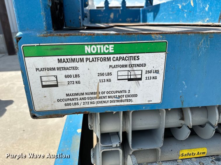 image for item NL9857 2002 Genie GS 1530 scissor lift