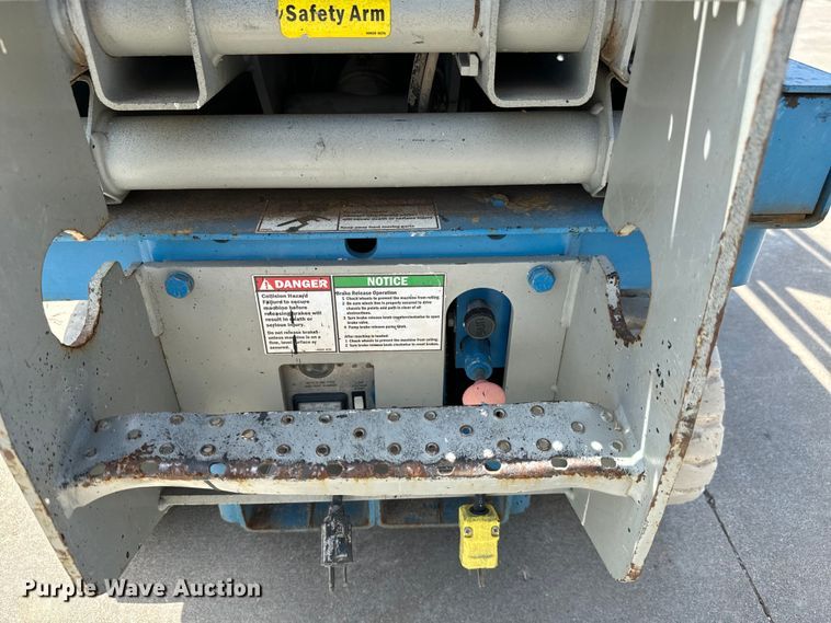 image for item NL9857 2002 Genie GS 1530 scissor lift