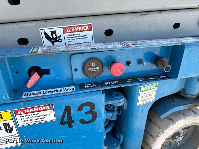 image for item NL9857 2002 Genie GS 1530 scissor lift