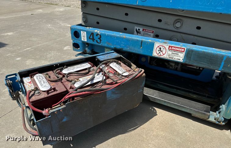 image for item NL9857 2002 Genie GS 1530 scissor lift