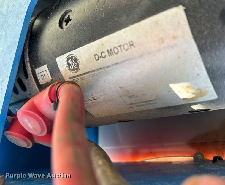 image for item NL9857 2002 Genie GS 1530 scissor lift