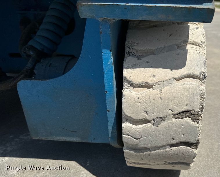 image for item NL9857 2002 Genie GS 1530 scissor lift