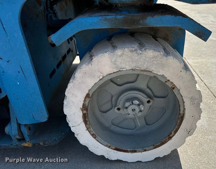 image for item NL9857 2002 Genie GS 1530 scissor lift