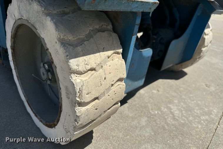 image for item NL9857 2002 Genie GS 1530 scissor lift