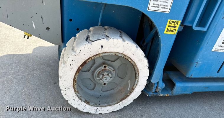 image for item NL9857 2002 Genie GS 1530 scissor lift