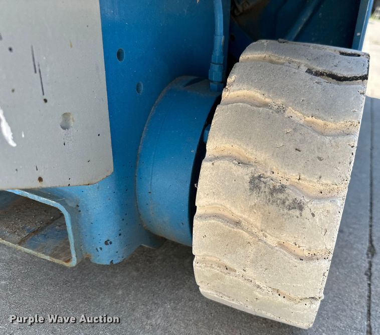 image for item NL9857 2002 Genie GS 1530 scissor lift