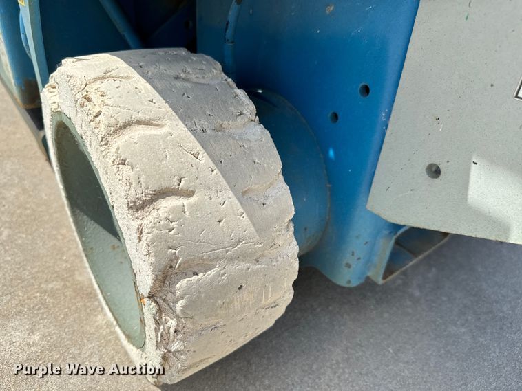 image for item NL9857 2002 Genie GS 1530 scissor lift