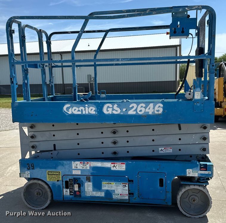 image for item NL9858 2005 Genie GS-2646 scissor lift