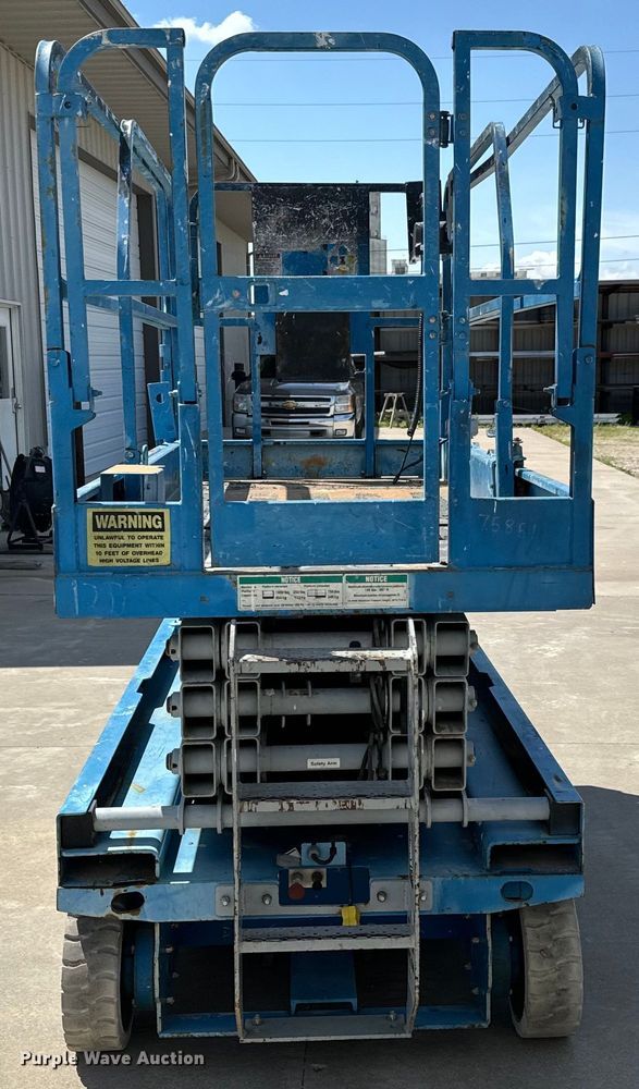 image for item NL9858 2005 Genie GS-2646 scissor lift