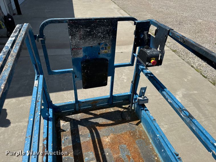 image for item NL9858 2005 Genie GS-2646 scissor lift
