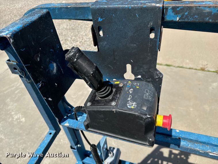 image for item NL9858 2005 Genie GS-2646 scissor lift