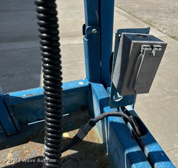 image for item NL9858 2005 Genie GS-2646 scissor lift