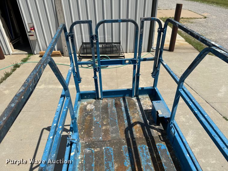 image for item NL9858 2005 Genie GS-2646 scissor lift