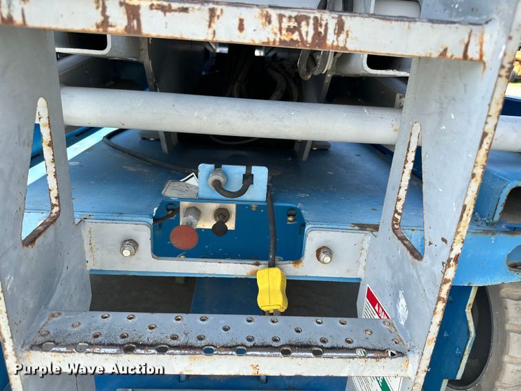 image for item NL9858 2005 Genie GS-2646 scissor lift