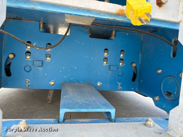 image for item NL9858 2005 Genie GS-2646 scissor lift