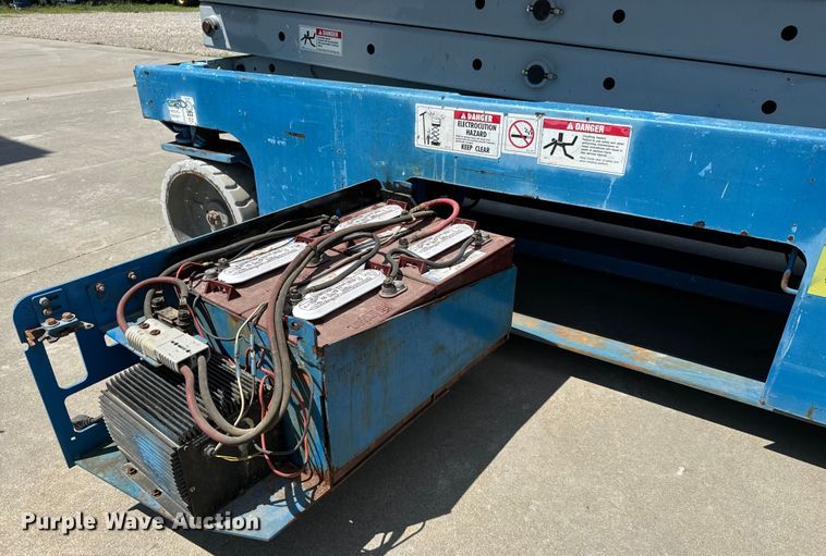 image for item NL9858 2005 Genie GS-2646 scissor lift