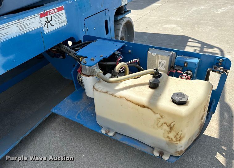 image for item NL9858 2005 Genie GS-2646 scissor lift