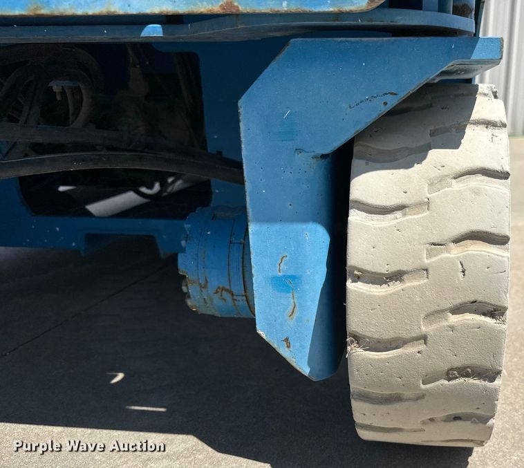 image for item NL9858 2005 Genie GS-2646 scissor lift