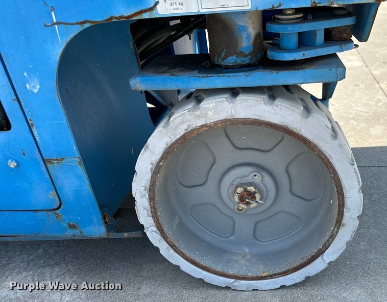 image for item NL9858 2005 Genie GS-2646 scissor lift