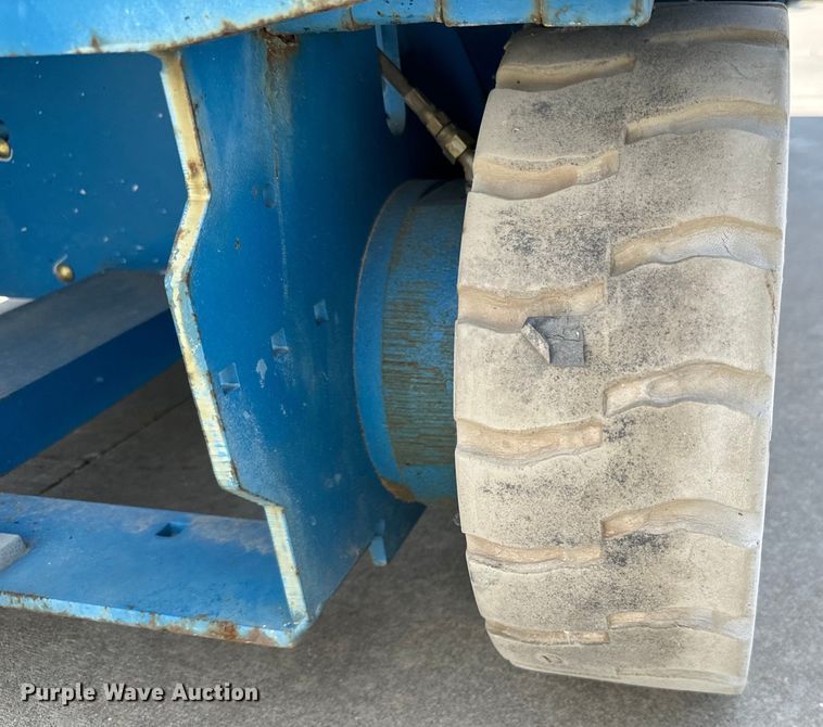 image for item NL9858 2005 Genie GS-2646 scissor lift