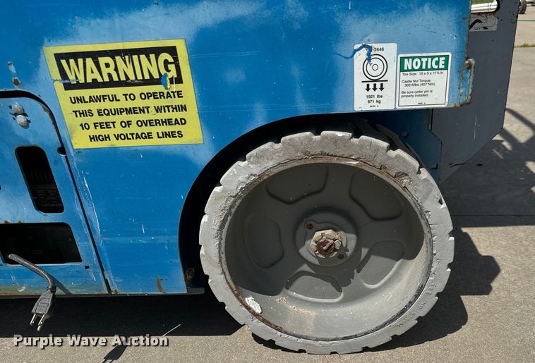 image for item NL9858 2005 Genie GS-2646 scissor lift