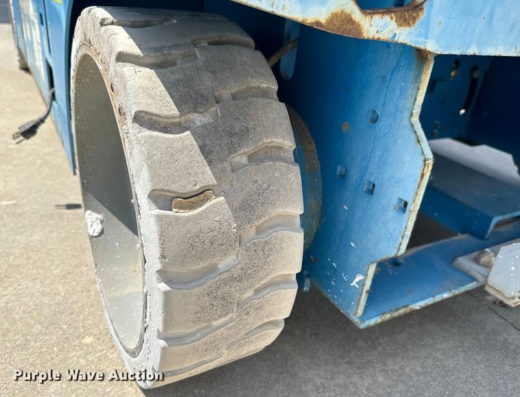 image for item NL9858 2005 Genie GS-2646 scissor lift