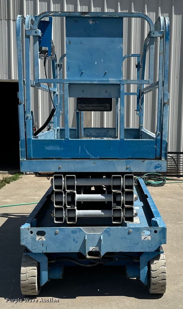 image for item NL9859 2005 Genie GS-2646 scissor lift