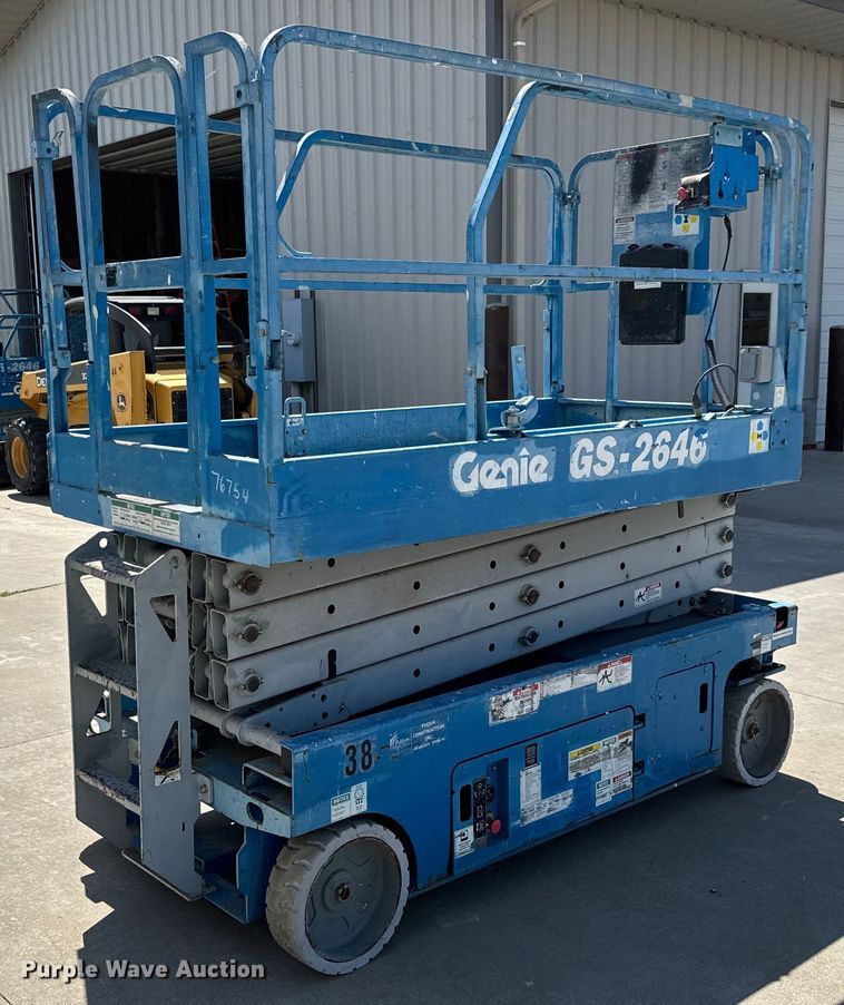 image for item NL9859 2005 Genie GS-2646 scissor lift