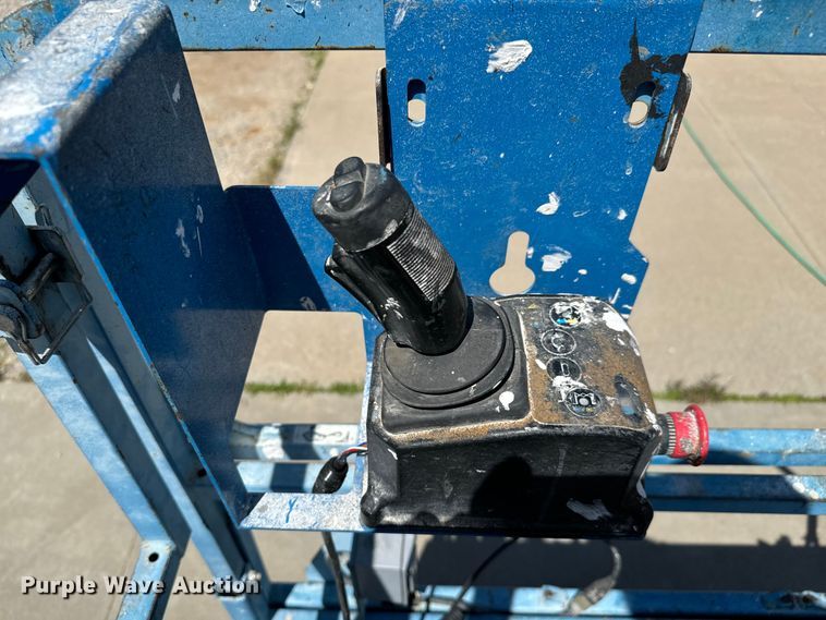 image for item NL9859 2005 Genie GS-2646 scissor lift