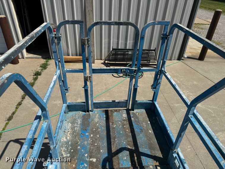 image for item NL9859 2005 Genie GS-2646 scissor lift