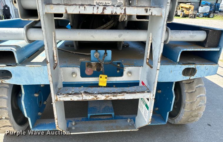 image for item NL9859 2005 Genie GS-2646 scissor lift