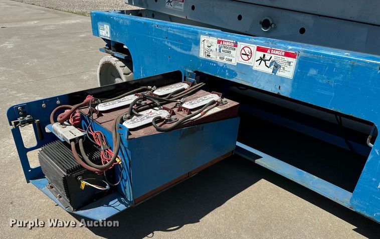 image for item NL9859 2005 Genie GS-2646 scissor lift