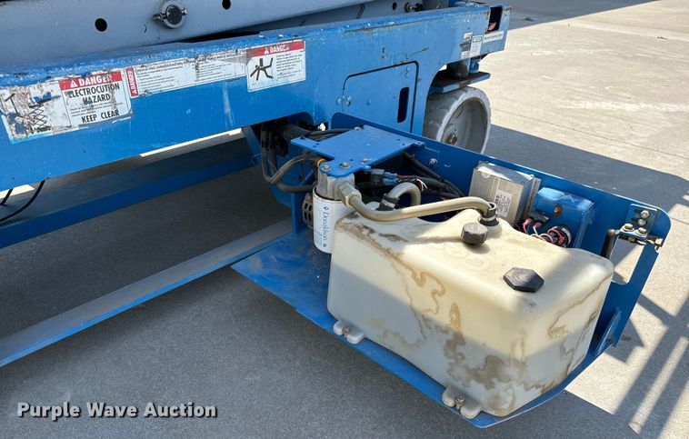 image for item NL9859 2005 Genie GS-2646 scissor lift