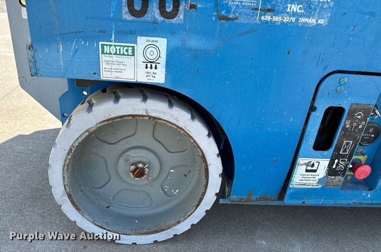 image for item NL9859 2005 Genie GS-2646 scissor lift